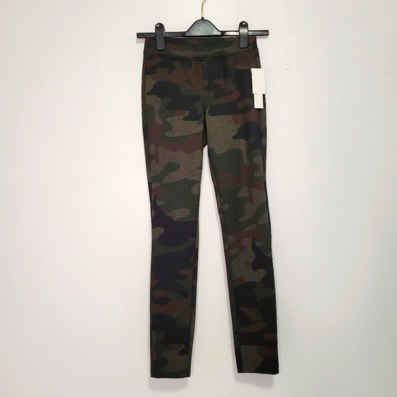 ☀️NWT Design Lab Camo Leggings - Picture 1 of 5